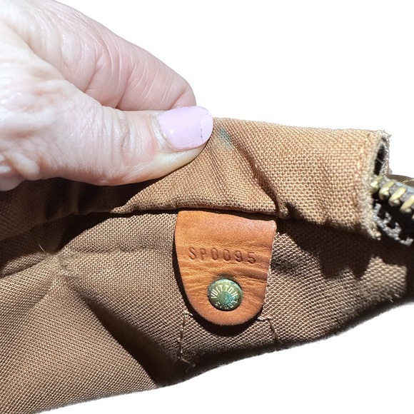 Authentic Louis Vuitton Speedy 25 Monogram Handbag - M41528 SP0095 - Picture 2 of 11